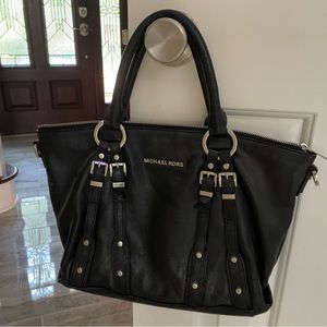 Unique Micheal Kors black shoulder bag